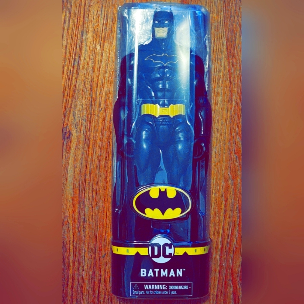 DC BATMAN FIGURE